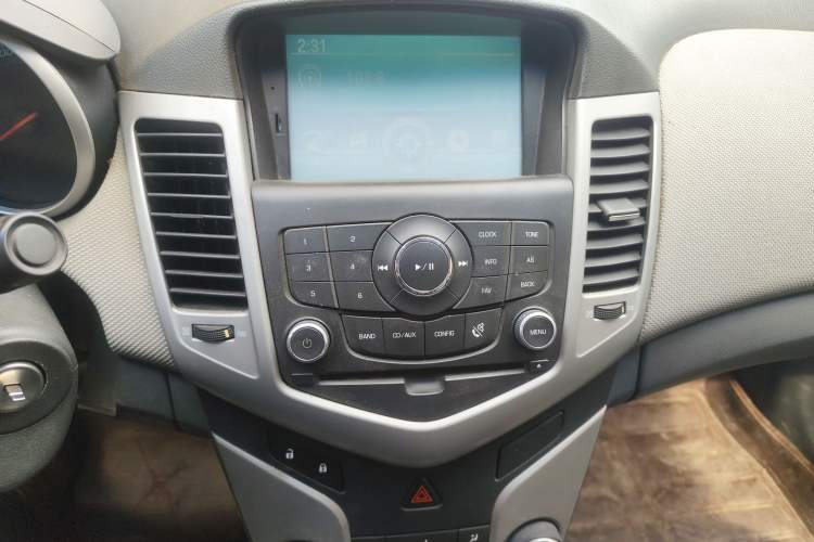 Used Chevrolet Cruze 2009 1.6L SE MT Audio And AC Panel
