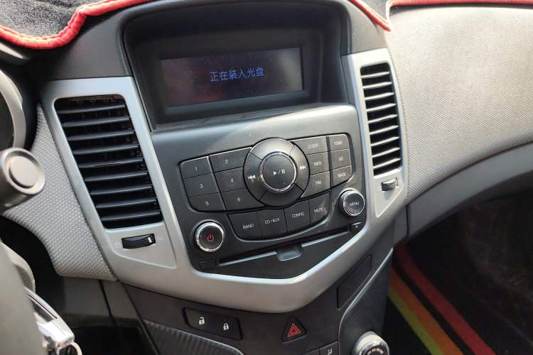 Used Chevrolet Cruze 2009 1.6L SE MT Audio And AC Panel