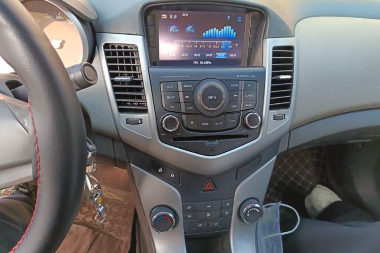Used Chevrolet Cruze 2009 1.6L SL MT Audio And AC Panel