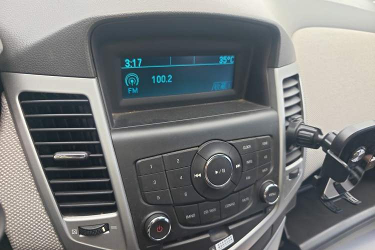 Used Chevrolet Cruze 2009 1.8L SE AT Audio And AC Panel