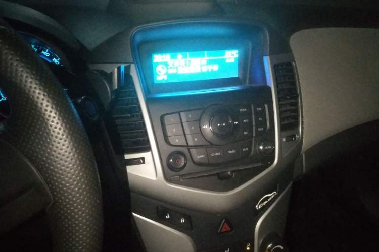 Used Chevrolet Cruze 2009 1.6L SE MT Audio And AC Panel