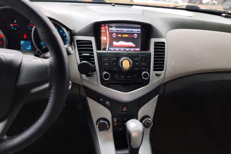Used Chevrolet Cruze 2009 1.6L SE Automatic Audio And AC Panel