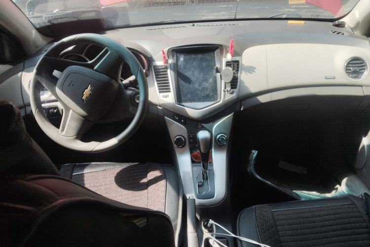 Used Chevrolet Cruze 2009 1.6L SE Automatic Center Console