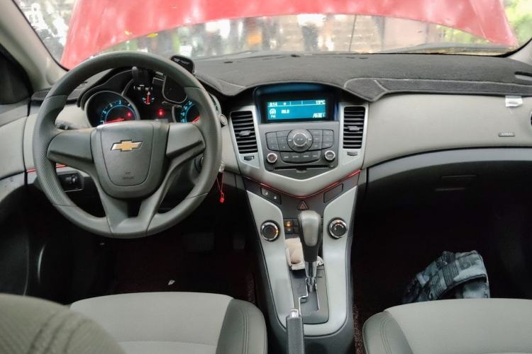 Used Chevrolet Cruze 2009 1.6L SE Automatic Center Console