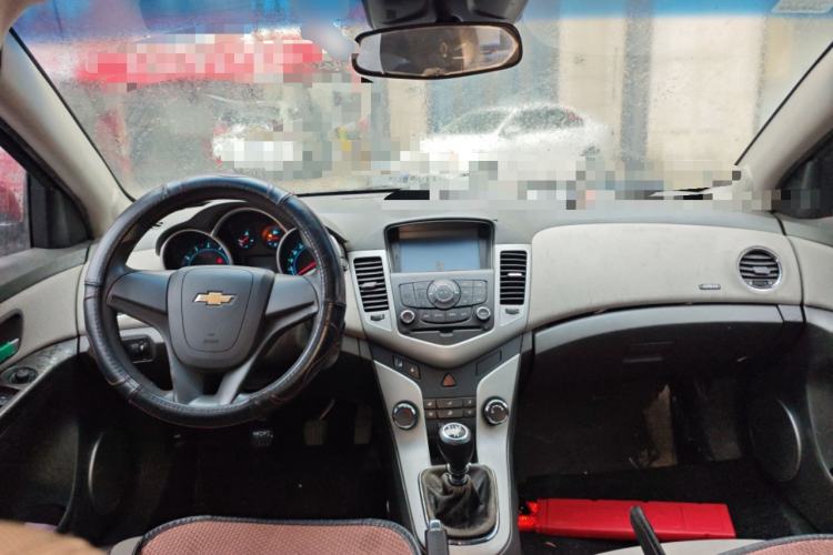 Used Chevrolet Cruze 2009 1.6L SE MT Center Console