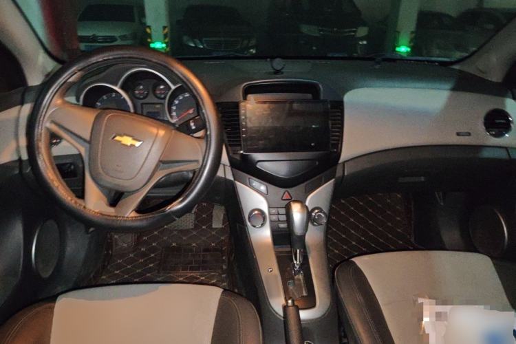Used Chevrolet Cruze 2009 1.6L SE Automatic Center Console