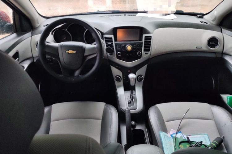 Used Chevrolet Cruze 2009 1.6L SE Automatic Center Console