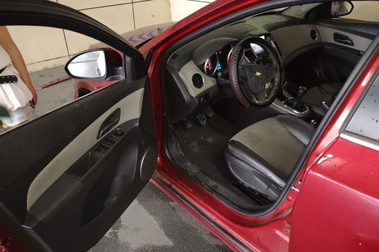 Used Chevrolet Cruze 2009 1.6L SE MT Driver Seat