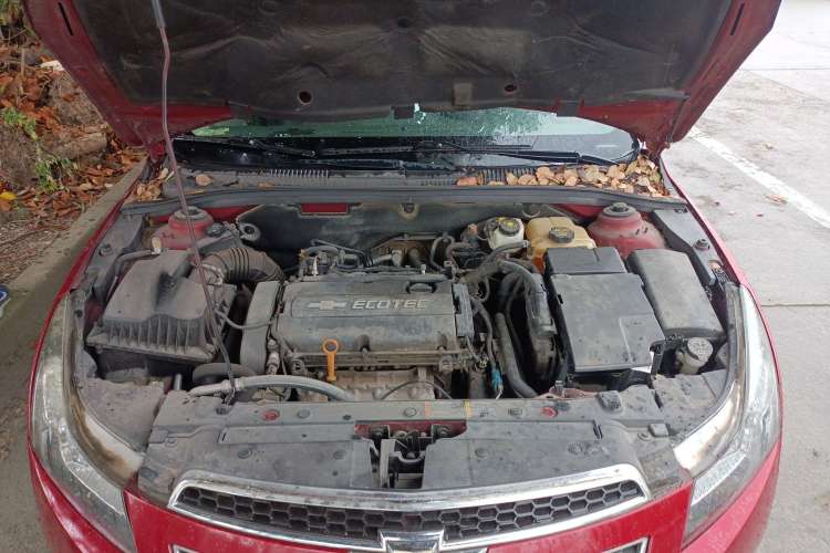 Used Chevrolet Cruze 2009 1.8L SE AT Engine Bay