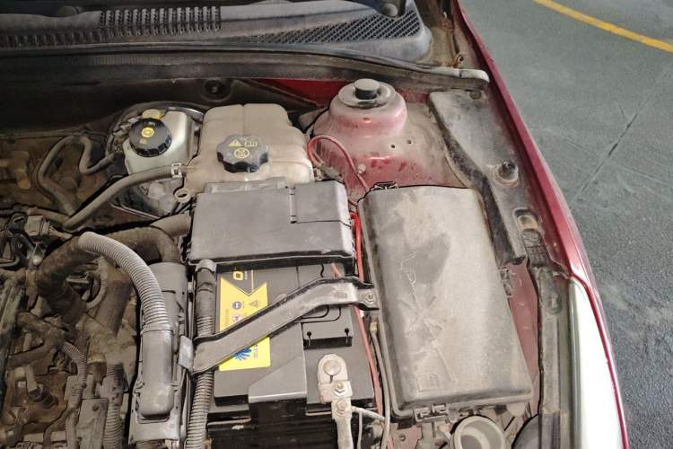 Used Chevrolet Cruze 2009 1.6L SE MT Engine Bay Left