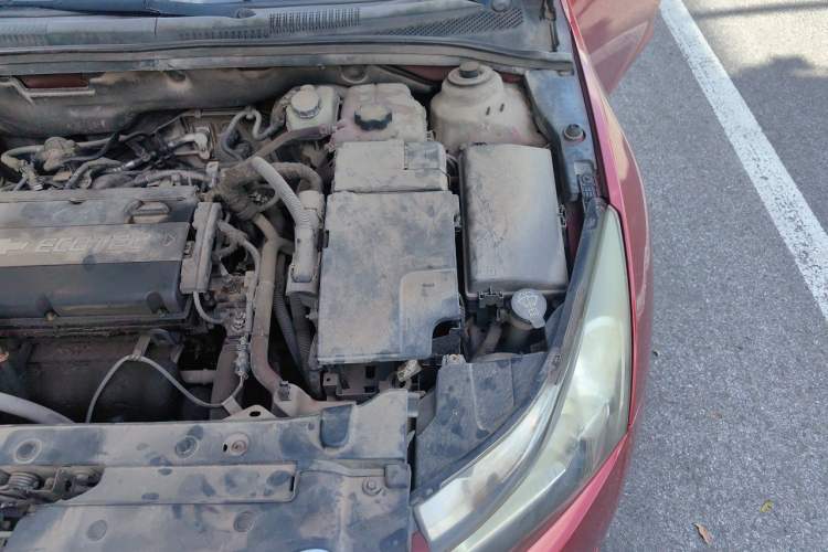Used Chevrolet Cruze 2009 1.6L SE MT Engine Bay Left
