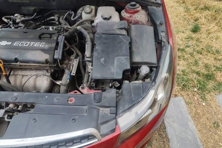 Used Chevrolet Cruze 2009 1.6L SE MT Engine Bay Left