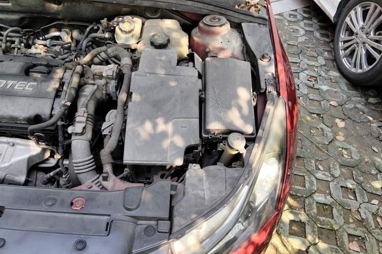 Used Chevrolet Cruze 2009 1.6L SE MT Engine Bay Left
