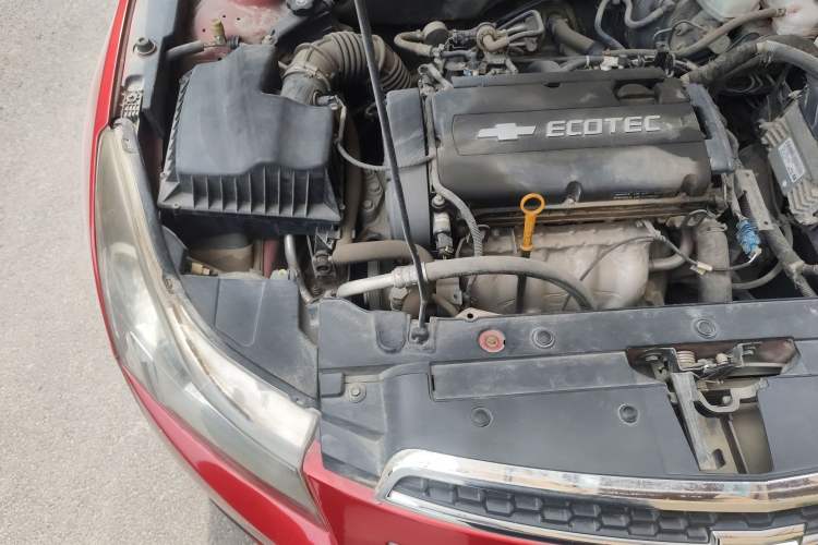 Used Chevrolet Cruze 2009 1.6L SE MT Engine Bay Right