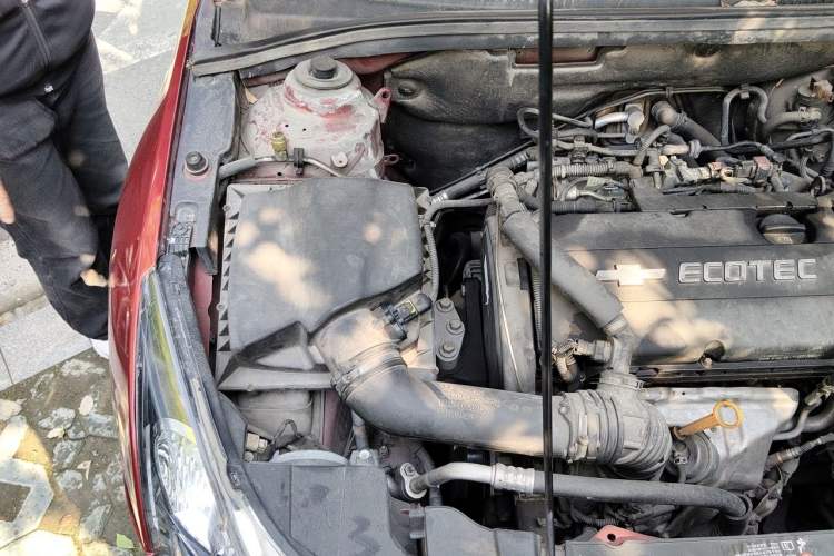 Used Chevrolet Cruze 2009 1.6L SE MT Engine Bay Right