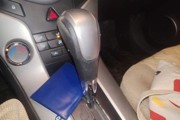 Used Chevrolet Cruze 2009 1.8L SE AT Gear Lever
