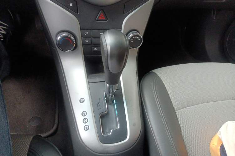 Used Chevrolet Cruze 2009 1.8L SE AT Gear Lever