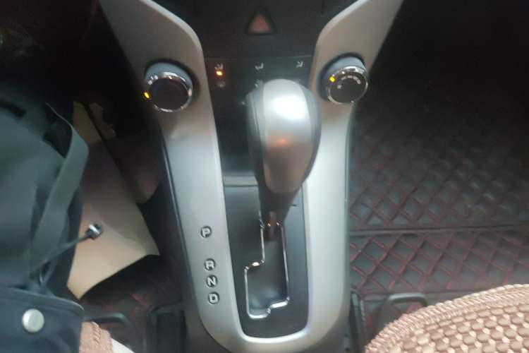 Used Chevrolet Cruze 2009 1.8L SE AT Gear Lever
