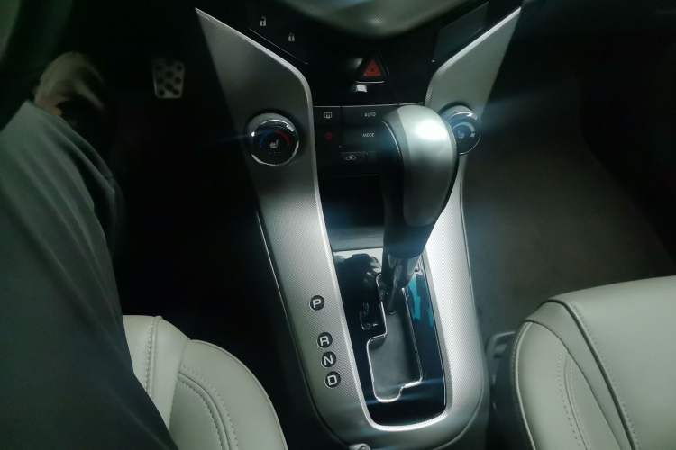 Used Chevrolet Cruze 2009 1.8L SX Automatic Gear Lever