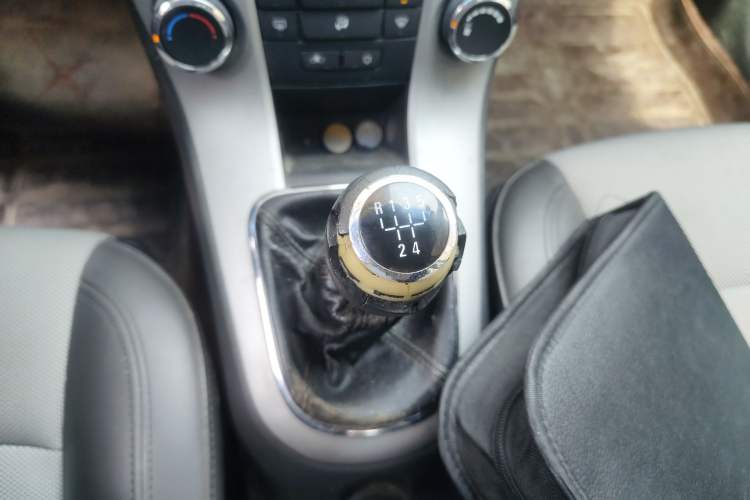 Used Chevrolet Cruze 2009 1.6L SE MT Gear Lever