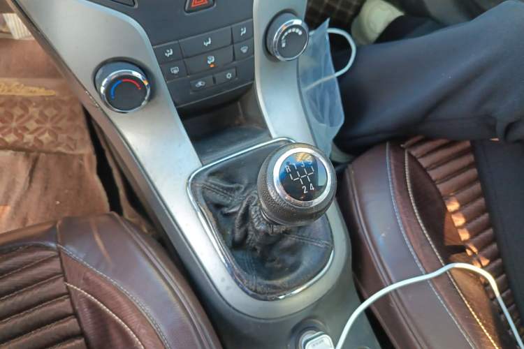 Used Chevrolet Cruze 2009 1.6L SL MT Gear Lever