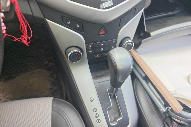 Used Chevrolet Cruze 2009 1.8L SE AT Gear Lever