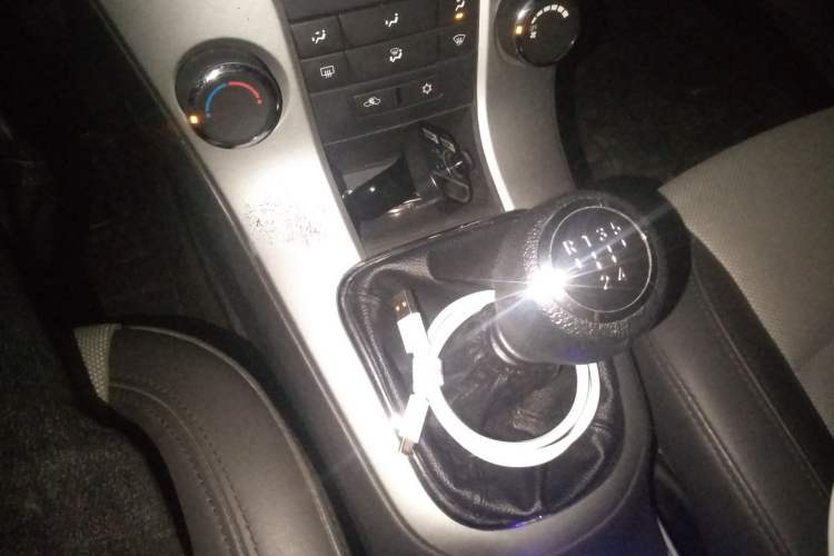 Used Chevrolet Cruze 2009 1.6L SE MT Gear Lever