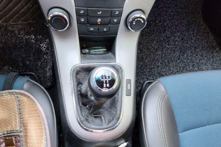 Used Chevrolet Cruze 2009 1.6L SE MT Gear Lever