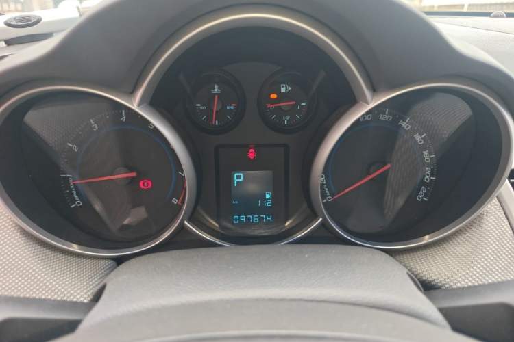 Used Chevrolet Cruze 2009 1.8L SE AT Instrument Cluster