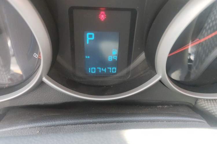 Used Chevrolet Cruze 2009 1.6L SE Automatic Odometer Close Up
