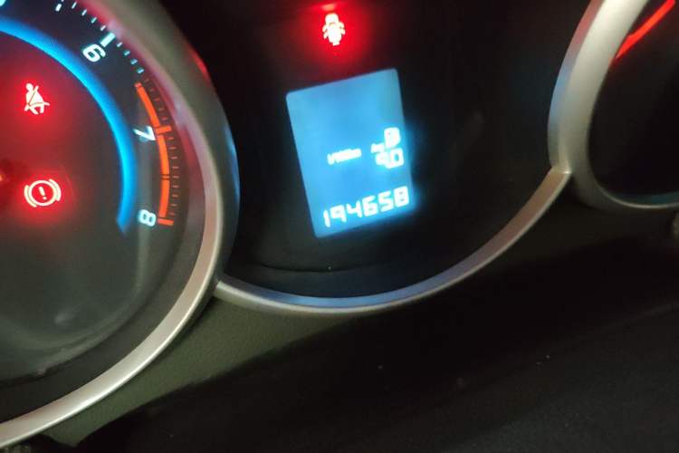 Used Chevrolet Cruze 2009 1.6L SE MT Odometer Close Up