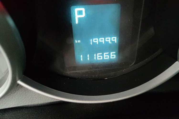 Used Chevrolet Cruze 2009 1.6L SE Automatic Odometer Close Up
