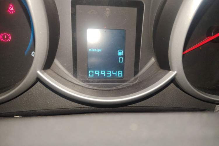 Used Chevrolet Cruze 2009 1.8L SE AT Odometer Close Up