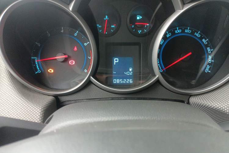 Used Chevrolet Cruze 2009 1.8L SE AT Odometer Close Up