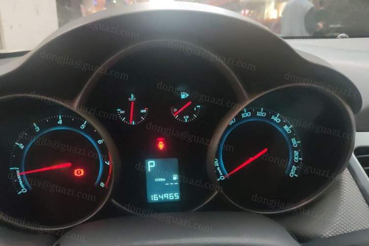 Used Chevrolet Cruze 2009 1.8L SE AT Odometer Close Up