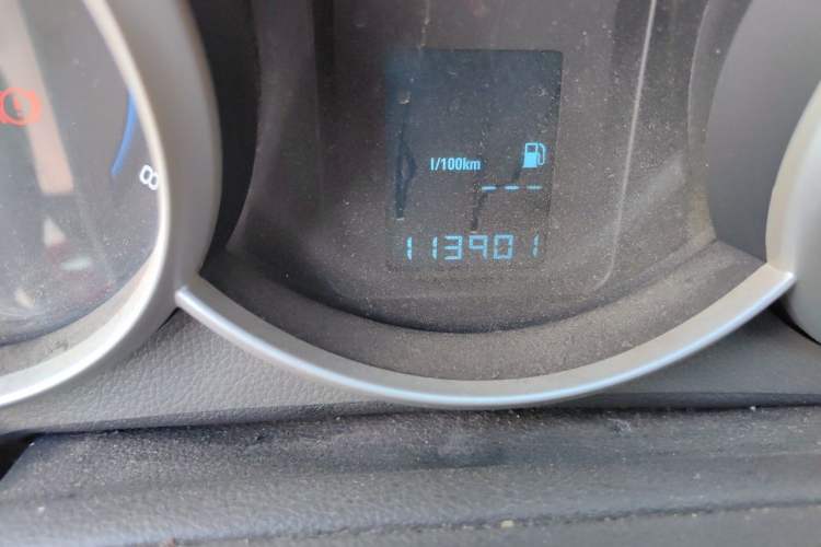 Used Chevrolet Cruze 2009 1.6L SE MT Odometer Close Up
