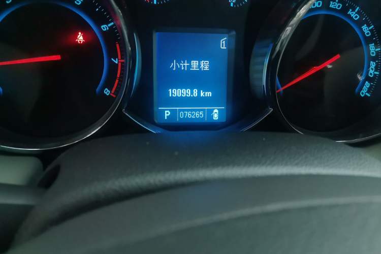 Used Chevrolet Cruze 2009 1.8L SX Automatic Odometer Close Up