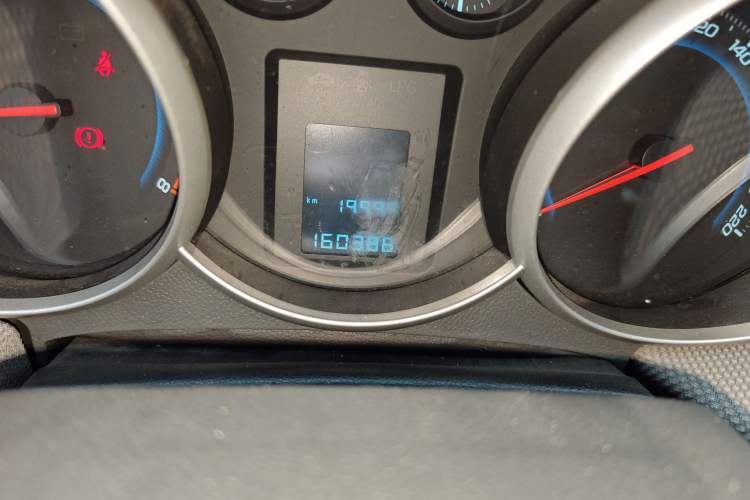 Used Chevrolet Cruze 2009 1.6L SE MT Odometer Close Up
