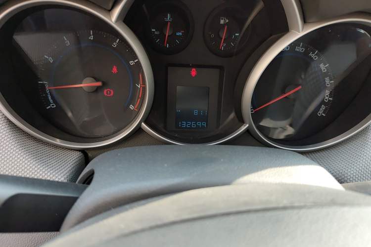 Used Chevrolet Cruze 2009 1.6L SE MT Odometer Close Up