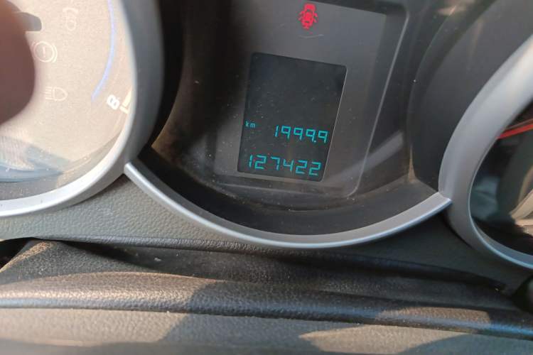 Used Chevrolet Cruze 2009 1.6L SL MT Odometer Close Up