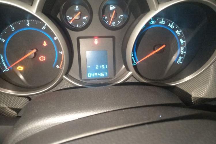 Used Chevrolet Cruze 2009 1.6L SE MT Odometer Close Up
