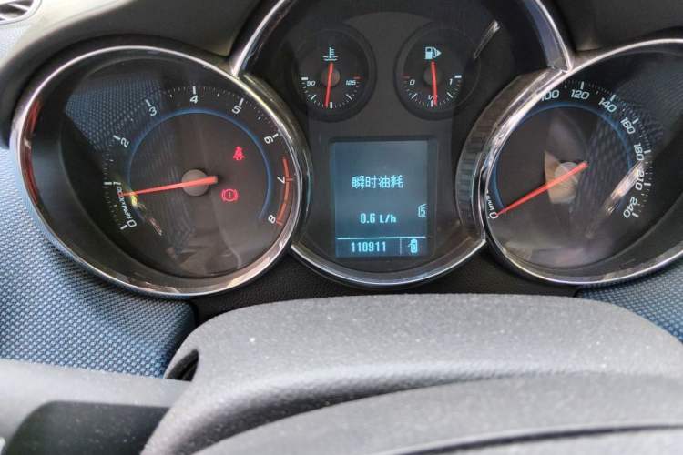 Used Chevrolet Cruze 2009 1.6L SE MT Odometer Close Up