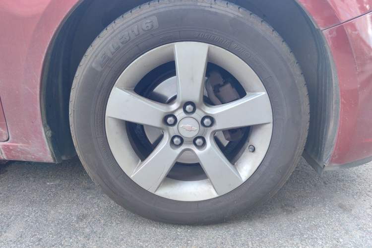 Used Chevrolet Cruze 2009 1.6L SE MT Right Front Wheel Hub