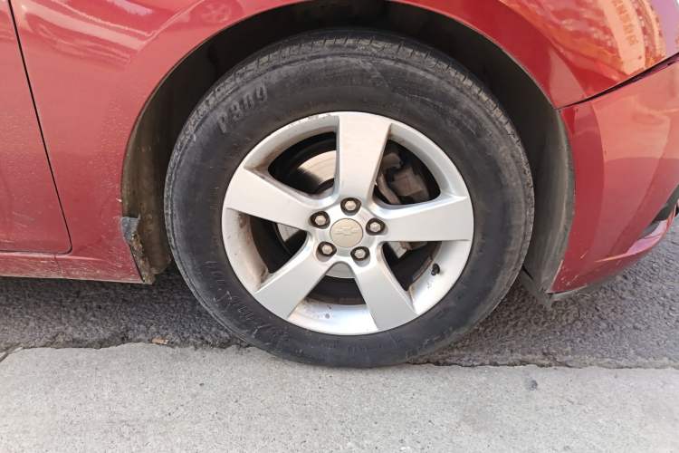 Used Chevrolet Cruze 2009 1.6L SL MT Right Front Wheel Hub