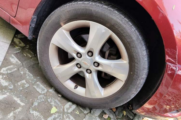 Used Chevrolet Cruze 2009 1.6L SE MT Right Front Wheel Hub