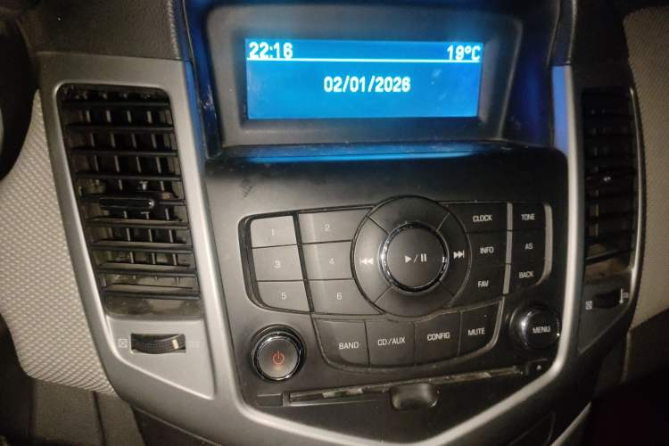 Used Chevrolet Cruze 2009 1.6L SE Automatic Audio And AC Panel
