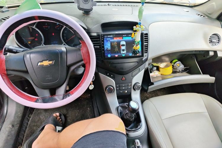 Used Chevrolet Cruze 2009 1.6L SL MT Center Console