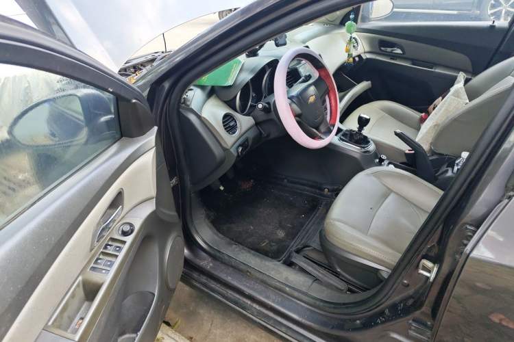 Used Chevrolet Cruze 2009 1.6L SL MT Driver Seat