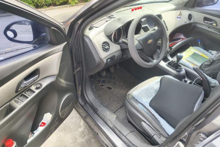 Used Chevrolet Cruze 2009 1.6L SE MT Driver Seat