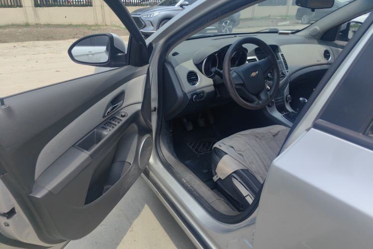 Used Chevrolet Cruze 2009 1.6L SE MT Driver Seat